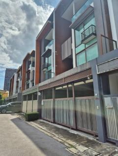 ขาย-ให้เช่า ทาวน์เฮ้าส์ หมู่บ้าน Residence Sukhumvit 65 ใกล้ BTS เอกมัย 28 ตรว 4 ชั้น-202507171648551752745735812.jpg
