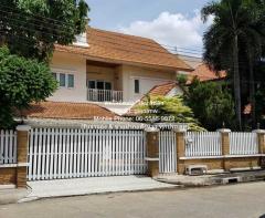 บ้าน เป็นบ้านหลังใหญ่หรูที่มีราคาดี อยู่ในทำเลที่ดี เหมาะสำหรับนักลงทุน หรือครอบครัวใหญ่ที่ต้องการเนื้อที่มาก และที่อยู่ในทำเลที่ดีมาก  ขนาด = 95 SQ.WA 0 ngan 0 Rai 4 ห้องนอน 15000000 B. ดีงาม