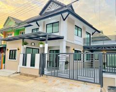 บ้านนนทบุรี  รองรับครอบครัวใหญ่ 5 ห้องนอน มีห้องชั้นล่าง  โครงการติดถนนใหญ่  ถนนวัดลาดปลาดุก