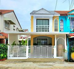 บ้าน โซนบางใหญ่ ,บางบัวทอง บ้านขนาดกลาง มีห้องนอนชั้นล่าง ตกแต่งมีสไตล์ พร้อมฟังค์ชั่นนั่งเล่นหน้าบ้าน 