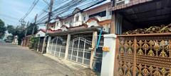 ขายด่วน ทาวน์เฮ้าส์ 3 ชั้น ซ.คลองลำเจียก นวลจันทร์ ขนาด 33 ตร.ว. (N.1795)