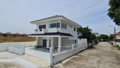 หมู่บ้าน เอ็ม.ที.บางบัวทอง บ้านเดี่ยวติดถนน ถ.บางกรวยไทรน้อย, นนทบุรี