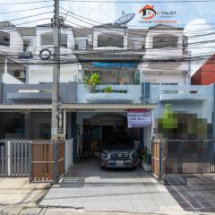 ขาย ทาวน์เฮ้าส์ 3 ชั้น 20ตร.ว. ซอยวัดเวฬุวนาราม 12 เเยกซอยเทพประทาน 9 ( ดอนเมือง ) 4นอน ราคาไม่เเพง