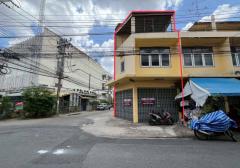 ขาย ตึกเเถว จรัญสนิทวงศ์ 62 เเยก 3 ใกล้ MRT สิรินธร 20.2 ตรว รีโนเวทใหม่ คลาสสิค ทั้งหลัง