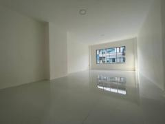 ขายอาคาร 4 ชั้น รีโนเวทใหม่ พื้นที่ 18 ตรว. โครงการศรีวราออฟฟิส รามคำแหง 39 เลียบทางด่วน ราคา 4.9 ล้าน-202507211101481753070508508.jpg