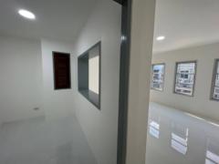 ขายอาคาร 4 ชั้น รีโนเวทใหม่ พื้นที่ 18 ตรว. โครงการศรีวราออฟฟิส รามคำแหง 39 เลียบทางด่วน ราคา 4.9 ล้าน-202507211109081753070948298.jpg