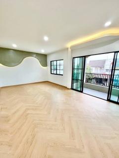 ขายบ้านแฝด 2 ชั้น หมู่บ้านวงศกร 1(หลังมุม) เนื้อที่ 38.7 ตารางวา  ซอยหทัยราษฎร์ 2(ฝั่งลำลูกกา) ถนนหทัยราษฎร์ ตำบลลาดสวาย อำเภอลำลูกกา จังหวัดปทุมธานี-202507211658561753091936309.jpg