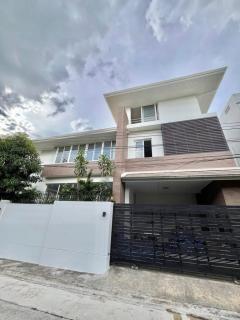 RM474  ให้เช่าบ้านเดี่ยวสุดหรู 3 ชั้น บ้านสวย ย่านรัชดานิเวศน์ 16 ใกล้ MRT ห้วยขวาง