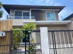 RM481 ให้เช่าบ้านเดี่ยว 2 ชั้น หมู่บ้านมัณฑนา เลค วัชรพล มีความเป็นส่วนตัว ไม่มีบ้านฝั่งตรงข้าม เหมาะสำหรับอยู่อาศัย และการทำเป็นโฮมออฟฟิศ-202507222019291753190369766.jpg