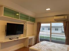 RM481 ให้เช่าบ้านเดี่ยว 2 ชั้น หมู่บ้านมัณฑนา เลค วัชรพล มีความเป็นส่วนตัว ไม่มีบ้านฝั่งตรงข้าม เหมาะสำหรับอยู่อาศัย และการทำเป็นโฮมออฟฟิศ-202507222019351753190375299.jpg