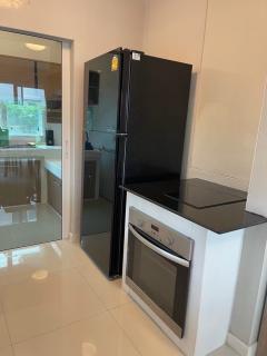 RM481 ให้เช่าบ้านเดี่ยว 2 ชั้น หมู่บ้านมัณฑนา เลค วัชรพล มีความเป็นส่วนตัว ไม่มีบ้านฝั่งตรงข้าม เหมาะสำหรับอยู่อาศัย และการทำเป็นโฮมออฟฟิศ-202507222019351753190375846.jpg