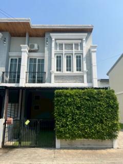 ประกาศเช่าบ้าน หมู่บ้านโกลเด้นทาวน์ 3 บางนา-สวนหลวง  หน้าบ้านหันทิศใต้ หลังริม