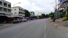 ขายอาคารพาณิชย์ 3 ชั้นครึ่ง 4 ห้อง 75 ตร.ว. ติดถนน เหมาะสำหรับทำธุรกิจ ใกล้พระปฐมเจดีย์  นครปฐม ห่างกรุงเทพประมาณ 1 ชั่วโมง