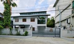ให้เช่าบ้านรีโนเวทใหม่ สไตล์ฟิวชั่นโมเดิร์น ในซอยโชคชัย 4 (ซอยตัน เงียบสงบ จดทะเบียนบริษัทได้)