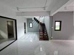 ให้เช่าบ้านรีโนเวทใหม่ สไตล์ฟิวชั่นโมเดิร์น ในซอยโชคชัย 4 (ซอยตัน เงียบสงบ จดทะเบียนบริษัทได้)-202507241210571753333857677.jpg