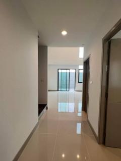 RM484 ให้เช่า ทาวน์โฮม 3.5 ชั้น บ้านหลังมุม Premium Place พหลโยธิน-รามอินทรา สามารถทำออฟฟิศจดทะเบียนได้-202507251356561753426616219.jpg