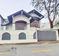 รัชดา32-38 BTS รัชโยธิน 1กม.เซ็นทรัล ลาดพร้าว 2.7 กม. เช่า บ้านเดี่ยว 2 ชั้น 82 ตร.วา.ไม้สักทั้งหลัง 3นอน 4 น้ำ