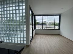 P1000 ขาย ให้เช่า ทาวน์โฮมสไตล์โมเดิร์น เอกมัย 22 ปรีดีพนมยงค์ 43  ใกล้ทองหล่อ บ้านกำลังรีโนเวท หากสนใจซื้อภายในเดือนสิงหาคมมีราคาลดพิเศษ P1000-ขาย-ให้เช่า-ทาวน์โฮมสไตล์โมเดิร์