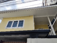 ขายบ้านเก่าต้องสร้างใหม่ แปลงเล็กลดราคาสุดสุดๆสิบกว่าล้าน ใกล้รถไฟฟ้าใต้ดินห้วยขวาง ใจกลางเมือง ใกล้ร้านค้าและโรงเรียนเตรียมรัชดา