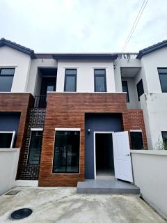  ขายทาวน์โฮม 2 ชั้น ทำเลรังสิต คลอง 7 :: ม.เลอวิลล์ พลัส 23.8 ตร.ว. 2 ห้องนอน 2 ห้องน้ำ 1 ที่จอดรถ 