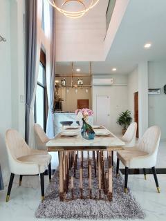 บ้านเดี่ยว 2 ชั้น ทำเลทอง  สไตล์โมเดิร์น ทำเลใกล้ทะเลนาจอมเทียน - สัตหีบ จังหวัดชลบุรี-202507311110131753935013560.jpg