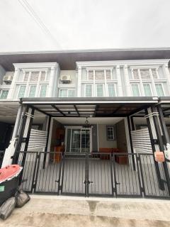 ให้เช่า ทาวน์โฮม Golden Town Sukhumvit-Bearing Station : โกลเด้น ทาวน์ สุขุมวิท-สถานีรถไฟฟ้าแบริ่ง 19 ตร.วา 4 นอน 3 น้ำ 2 ชั้น BTSแบริ่ง