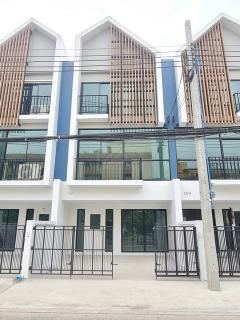 ขายโฮมออฟฟิศ 3 ชั้น 200 ตรม. โครงการ Deco สุขุมวิท 70-5 ใกล้ BTS แบริ่ง 300 เมตร ขายโฮมออฟฟิศ-3-ชั้น-200-ตรม.-โครงการ-Deco-สุ