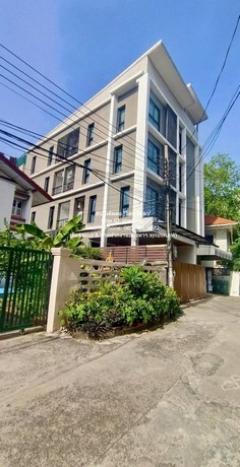 Apartment ขายห้องพักให้เช่ารายเดือน (Apartment) 4 ชั้น 15 ห้อง (43 ตร.ว.) ถ.ประชาอุทิศ (MRT ห้วยขวาง), 19.9 ล้านบาท  15 BEDROOM ใหญ่ขนาด 43 ตร.ว. 0 NGAN 0 ไร่ 19900000 บ.   อสังหาดี เป็น Apartment ใหม่ (Modern Style) ราคาขายไม่แพง อยู่ในทำเลที่ดีมาก 