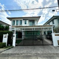 RM517 ให้เช่า หรือ ขาย บ้านเดี่ยวมัณฑนา เลค วัชรพล บ้านสวย