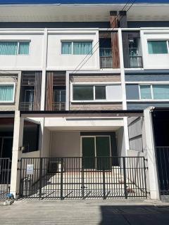 ให้เช่าทาวน์โฮม 3 ชั้น 3 ห้องนอน โครงการ พาทิโอ PATIO บางนา-วงแหวน (ซ.เจโม) ใกล้สนามบิน 15 นาที ให้เช่าทาวน์โฮม-3-ชั้น-3-ห้องนอน-โครงก