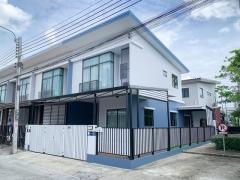 ขายทาวน์โฮม 2 ชั้นหลังมุม รีโนเวทใหม่ พฤกษาวิลล์ 97 วงแหวน-อ่อนนุช ถนนกาญจนาภิเษก 39 ซอยกิ่งแก้ว 25/1 ใกล้นิคมเจโม  ขายทาวน์โฮม-2-ชั้นหลังมุม-รีโนเวทใหม