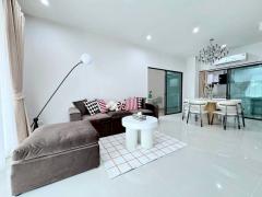 ให้เช่า ทาวน์โฮม M1224 Baan Klang Muang Rama 9-Krungthep Kreetha 152 ตรม 25.6 ตรว