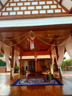 ขายบ้านพักตากอากาศกาญจนบุรี 5 ไร่ เลาขวัญ วิวเขา บรรยากาศสงบ บ้านไม้สักกึ่งปูน พร้อมเข้าอยู่-202508041337451754289465638.jpg