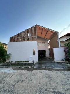 ขายด่วนบ้านเดี่ยว 2 ชั้น 50 ตรว. หมู่บ้านเมืองทองการ์เด้นท์ พัฒนาการ 65 พร้อมอยู่ ใกล้โลตัสพัฒนาการ เตรียมอุดมศึกษาพัฒนาการ ขายด่วนบ้านเดี่ยว-2-ชั้น-50-ตรว.-หมู่บ้