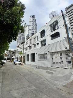 ขายทาวน์เฮ้าส์ 3 ชั้น 2 คูหา 52 ตรว. 700 ตรม. ทำเลทอง พระราม 9 ซอย 11 ** พร้อมผู้เช่า Yield 6.2% ต่อปี ขายทาวน์เฮ้าส์-3-ชั้น-2-คูหา-52-ตรว.-700-ตรม