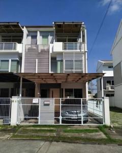 ให้เช่าทาวน์โฮม3 ชั้น หลังมุม ซอยกรุงเทพกรีฑา7 โครงการบ้านใหม่ พระราม 9 – ศรีนครินทร์ ตกแต่งพร้อมอยู่ เลี้ยงสัตว์ได้ ให้เช่าทาวน์โฮม3-ชั้น-หลังมุม-ซอยกรุ