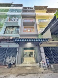 ถูกที่สุดในย่านนี้!! อาคารพาณิชย์ 4.5 ชั้น รีโนเวทใหม่ ทำเลทอง ซ.สมเด็จพระเจ้าตากสิน 4 ใกล้รถไฟฟ้า 2 สาย