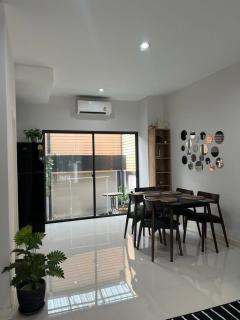 RM527 ให้เช่า หรือ ขาย ทาวน์โฮม 3 ชั้น  บ้านกลางเมือง พระราม9 กรุงเทพกีฑา พร้อมอยู่-202508081828531754652533905.jpg