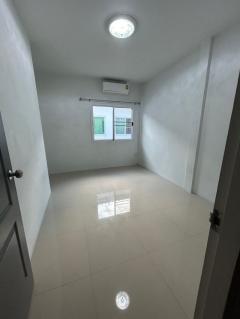  #ให้เช่าทาวน์เฮาส์ งามเจริญ 16 – โรงโป๊ะ บางละมุง ทำเลดี เดินทางสะดวก บ้านว่างพร้อมเข้าอยู่ 7,000 บ/ด.-202508091555181754729718399.jpg