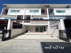 ให้เช่าทาวน์โฮม 3 ชั้น โครงการ พาทิโอ PATIO บางนา-วงแหวน ซอยกิ่งแก้ว 25/1 ใกล้สนามบินสุวรรณภูมิ บ้านเปล่าไม่มีเฟอร์นิเจอร์ ให้เช่าทาวน์โฮม-3-ชั้น-โครงการ-พาทิโ