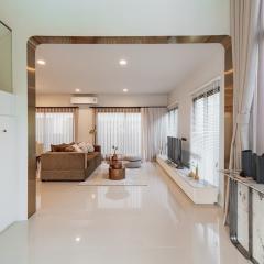 RM537 ให้เช่าบ้านเดี่ยว หลังมุม Burasiri Krungthep Kreetha ตกแต่งสวยพร้อมอยู่