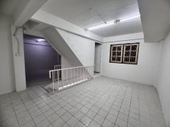 ให้เช่าอาคาร 2 ห้อง 3 ชั้นครึ่ง + ดาดฟ้า ทำเลทอง ลาดพร้าว 71 (ตรงข้ามตลาดนัด ใกล้ป้ายรถเมล์) (N.1723)-202508110935421754879742840.jpg