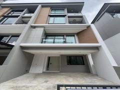 ให้เช่าทาวน์โฮม 3.5 ชั้น โครงการ Premium Place พหลโยธิน-รามอินทรา ทำออฟฟิศจดทะเบียนได้ ให้เช่าทาวน์โฮม-3.5-ชั้น-โครงการ-Premium-Place-