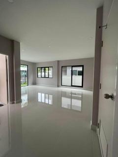 P1074 ให้เช่า บ้านเดี่ยว เซนโทร ดอนเมือง-แจ้งวัฒนะ CENTRO Donmueang-Chaengwattana หน้าบ้านหันทางทิศใต้  P1074-ให้เช่า-บ้านเดี่ยว-เซนโทร-ดอนเมือ