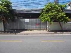 ให้เช่าที่ดินทรงสี่เหลี่ยมผืนผ้าเนื้อที่ประมาณ53ตร.วา ทำเลทอง ใกล้โรงงานไทยวาโก้ มีโครงสังกะสีเป็นโรงเรือนพร้อมประตูสังกะสี พื้นโบกปูนเรียบ