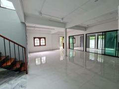 ให้เช่าโฮมออฟฟิศ กลางซอยโชคชัย 4 บ้านสวยรีโนเวทใหม่ (N.1820)-202508140914351755137675254.jpg