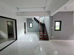 ให้เช่าโฮมออฟฟิศ กลางซอยโชคชัย 4 บ้านสวยรีโนเวทใหม่ (N.1820)-202508140914351755137675837.jpg
