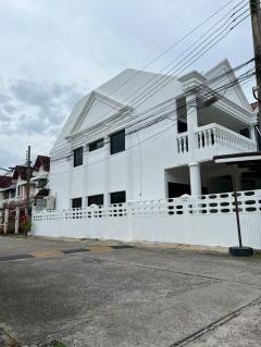 ให้เช่าทาวน์เฮาส์ 2 ชั้น ซอยสุขุมวิท 72 บ้านสวยพร้อมอยู่ (N.1822)-202508151318301755238710645.jpg