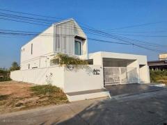 ให้เช่าบ้านเดี่ยวสร้างใหม่ ซอยร่มเกล้า19/1 หมู่บ้าน นครินทร์การ์เด้น ใกล้ สนามบินสุวรรณภูมิ  ให้เช่าบ้านเดี่ยวสร้างใหม่-ซอยร่มเ