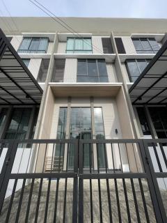 BH3695 ให้เช่าออฟฟิศทาวน์โฮม 3.5 ชั้น ติดหน้าหมู่บ้านพาทิโอ พหลโยธิน วิภาวดี ใกล้สนามบินดอนเมืองและ BTS สายสีแดง BH3695-ให้เช่าออฟฟิศทาวน์โฮม-3.5-ชั้น-ติดห